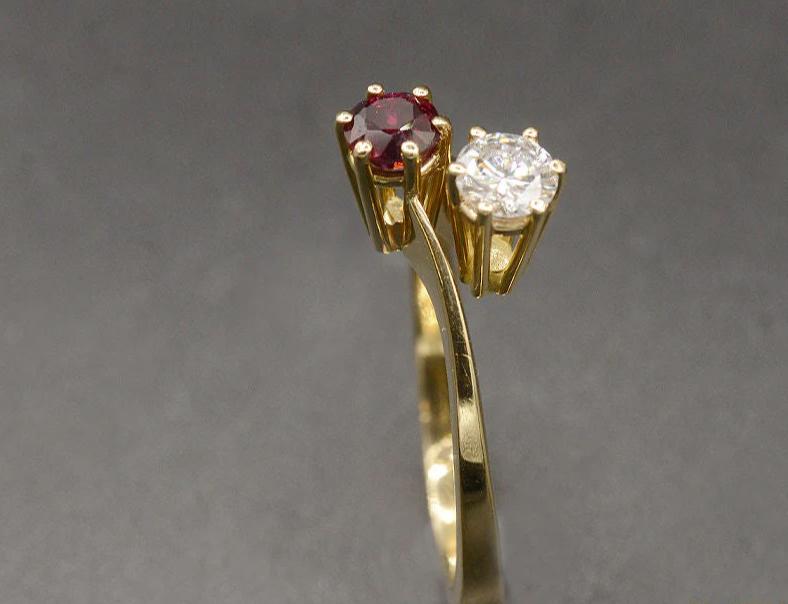 Bague 52 Toi et Moi Contemporain or jaune diamant rubis 58 Facettes A10735