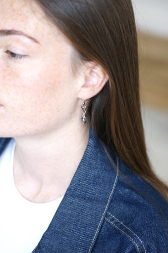 Boucles d'oreilles Anciennes boucles d'oreilles dormeuses diamants, or jaune et argent 58 Facettes