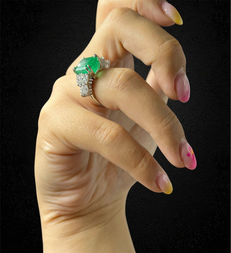 Bague 56 Superbe bague émeraude, unique en son genre 58 Facettes