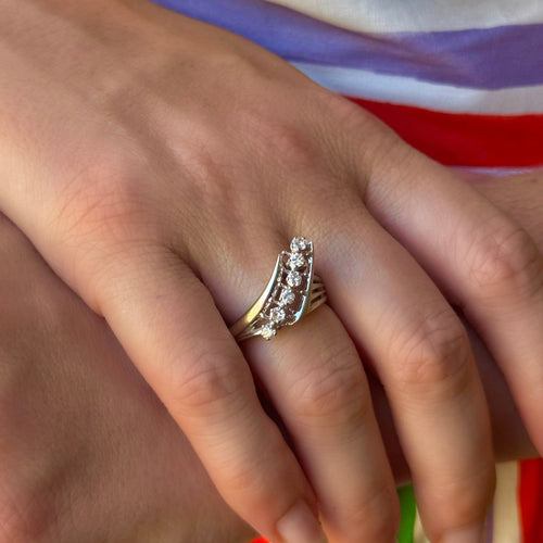 不对称白金线戒指