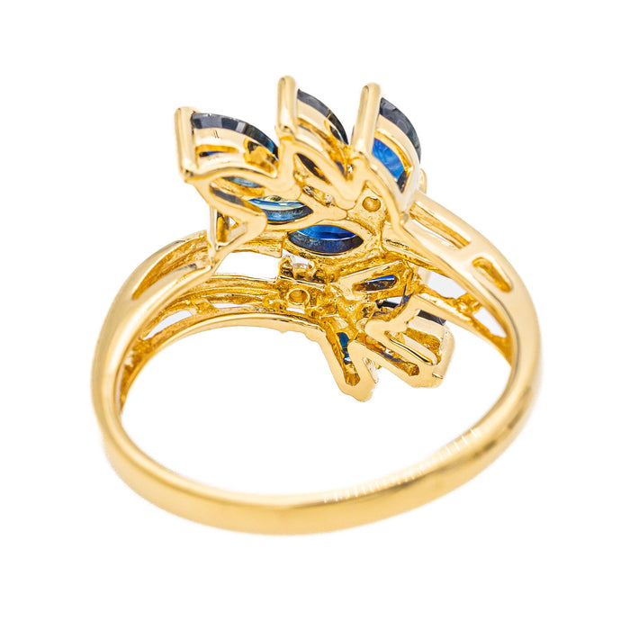 Anillo de oro amarillo con zafiro