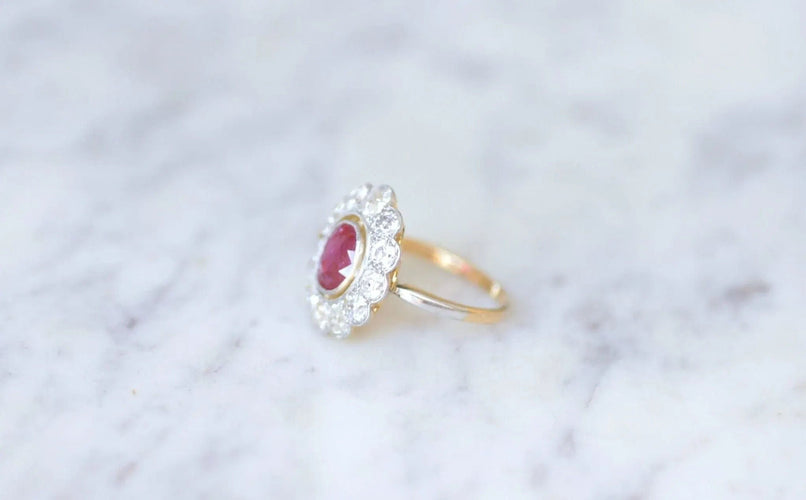 Bague Bague marguerite, rubis Birman non chauffé 1.60 Cts, diamants 58 Facettes