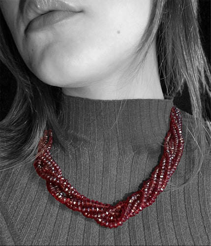 Elegant multifilo collana in granato sfaccettato