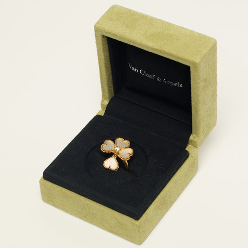Bague 51 Van Cleef & Arpels - Bague Sweet Hearts or jaune, diamants, nacre 58 Facettes