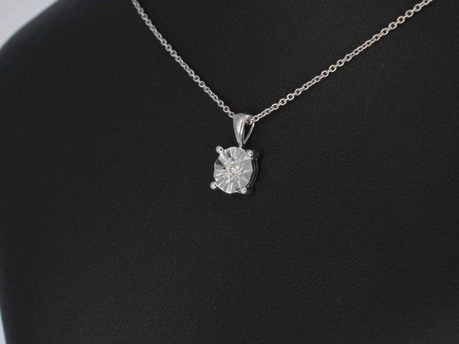 Pendentif Pendentif en or blanc avec un diamant taille brillant 58 Facettes 2190