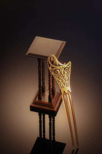 Montre L'attrait artistique de l'Art nouveau : un peigne à cheveux en corne et diamant 58 Facettes 18017-0151