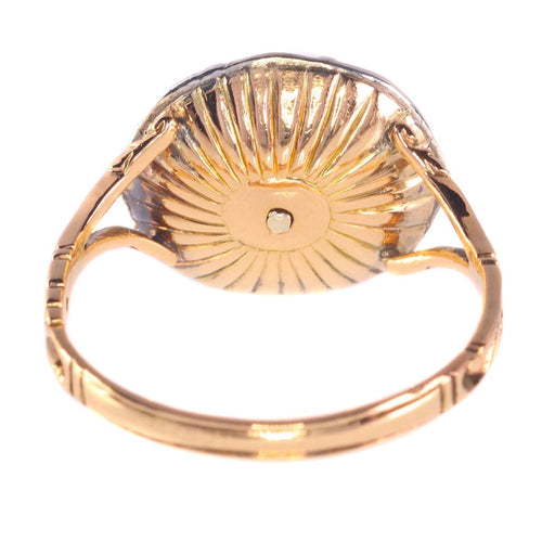 Bague 53 La splendeur du baroque : un regard attentif sur une bague du XVIIe siècle 58 Facettes 21257-0664