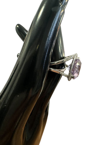 Bague 55 Bague en or blanc orné d'une améthyste et de diamants taille brillant 58 Facettes