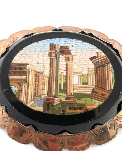 Broche Broche ancienne en or jaune avec micromosaïque d'onyx 58 Facettes