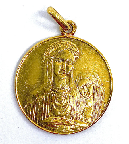Pendentif Médaille en or 18 carats représentant la Vierge et Sainte Anne 58 Facettes