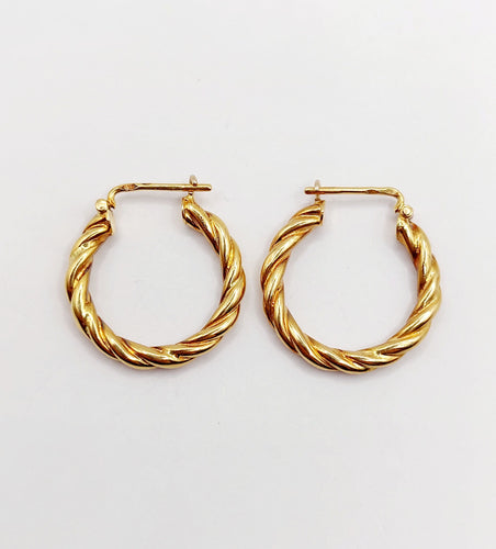 Finely twisted vintage yellow gold hoop earrings (circa 1970) 