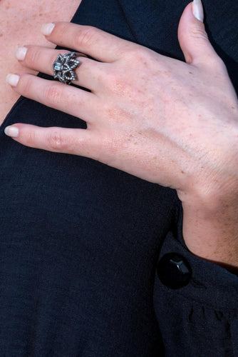 Bague 55 Bague Fleur Or noir Diamant 58 Facettes 578700RV