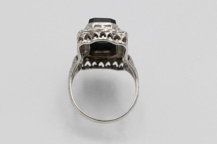 Bague 47 Vintage Art Déco diamond and onyx ring, 1930s. 58 Facettes 11473