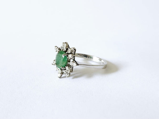 Pompadour ring in white gold, emerald and diamonds 