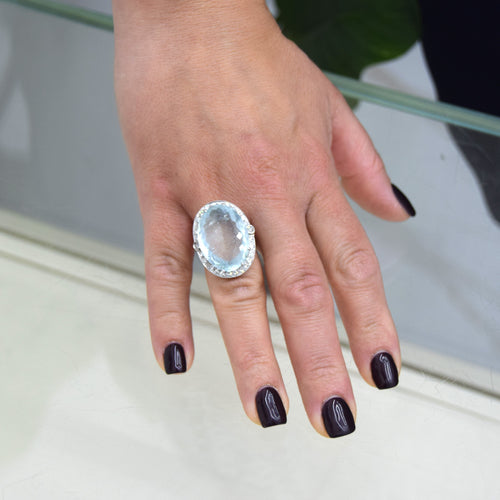 Bague 56 Bague en or blanc avec aigue-marine et diamants 58 Facettes