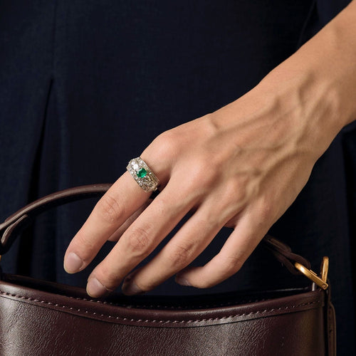 Bague 53 Bague en or blanc, diamants et émeraude 58 Facettes B240734