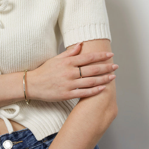 Bague 56 Bague en or jaune avec saphirs bleu foncé 58 Facettes 2505017