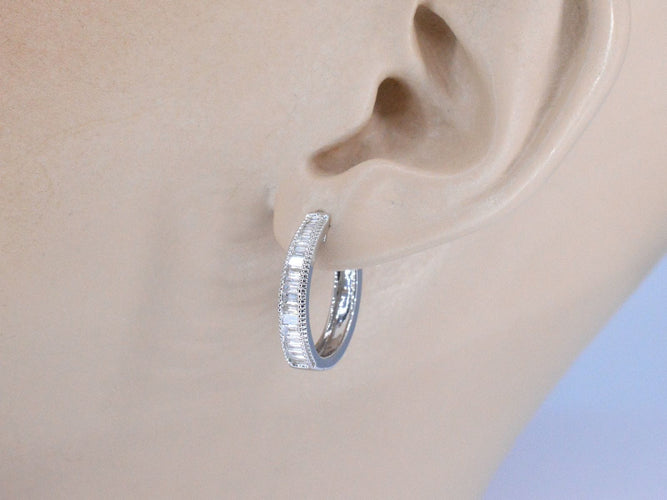 Boucles d'oreilles Boucles d'oreilles en or blanc avec diamants taille baguette 58 Facettes 2160