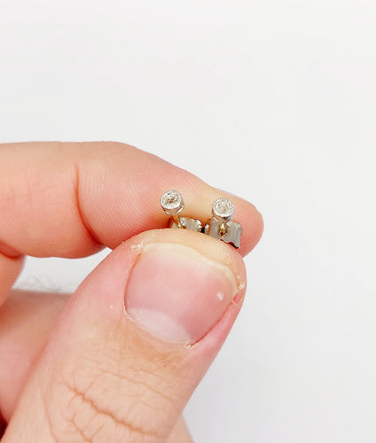 Boucles d'oreilles Puces d'oreilles diamants taille ancienne en or blanc 18k et platine 58 Facettes A04402