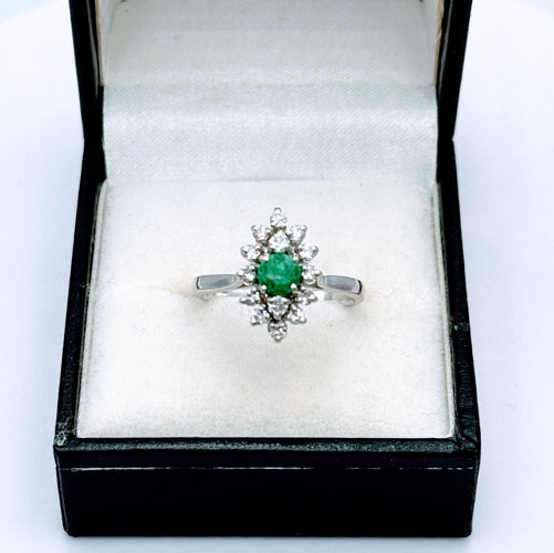 Bague 53 Bague marquise or gris, émeraude, diamant 58 Facettes