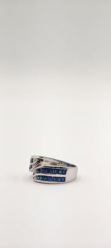 Bague 54 Bague en or blanc, saphir et diamants 58 Facettes