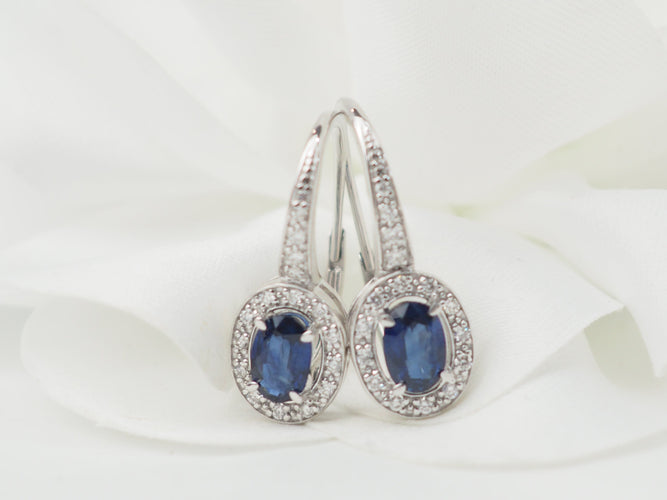 Boucles d'oreilles Boucles d'oreilles dormeuses en or blanc, saphir et diamants 58 Facettes 7313