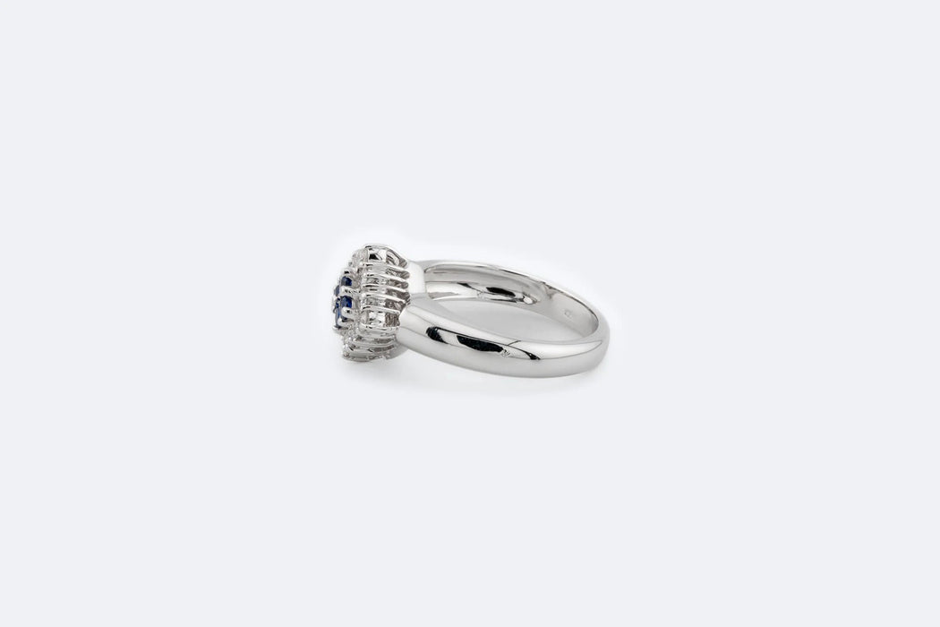 Ring in white gold with diamonds and zaffiro