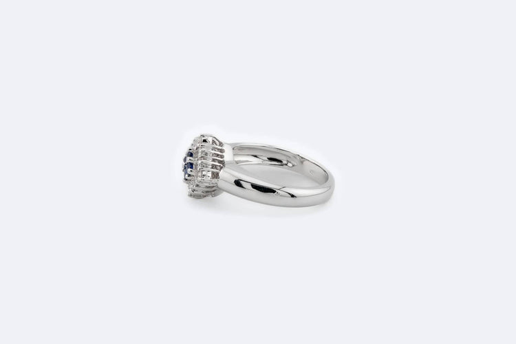 Bague 48 Bague en or blanc avec diamants et saphir 58 Facettes ANL649