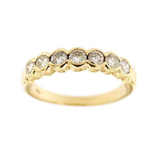 Półwiecznościowy pierścień diamentów 0,58 ct 