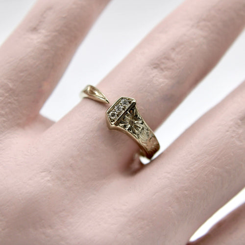 Bague 54 Bague porte-bonheur gravée à la main en or blanc avec diamants 58 Facettes