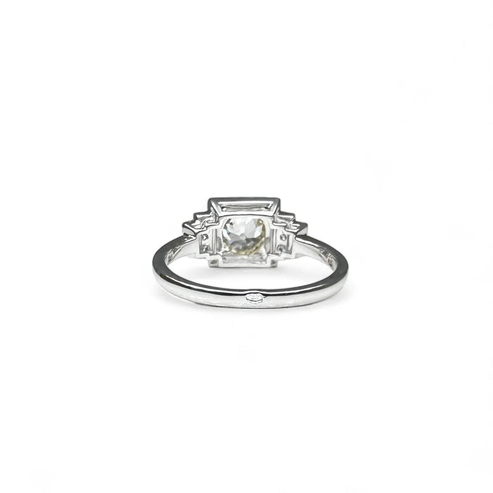 Bague 53 Bague solitaire en or blanc serti de diamants. 58 Facettes