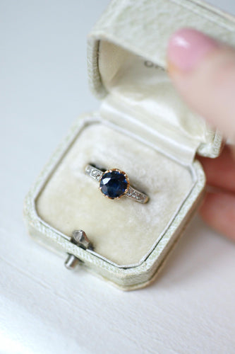 Bague 50 Bague Ancienne Solitaire Saphir 1,50 Cts et Diamants 58 Facettes