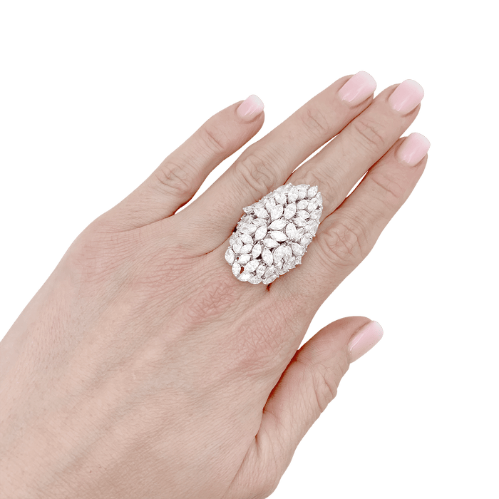 53 Bague Messika, diamants navette, or blanc. 58 Facettes 34217