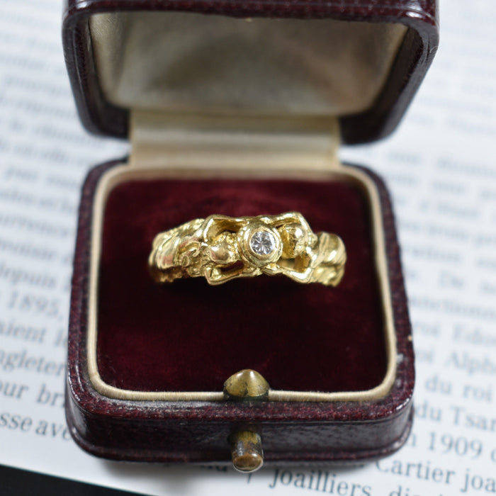 Anillo Art Nouveau con decoración de oro y diamantes para mujer.