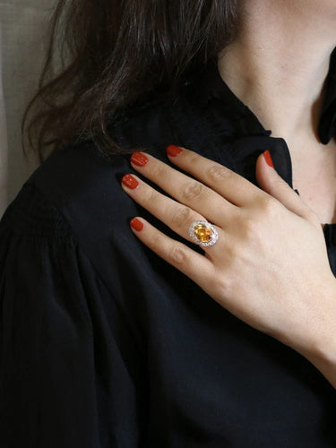 Pierścionek koktajlowy z białego złota z 5-karatowym cytrynem i diamentami
