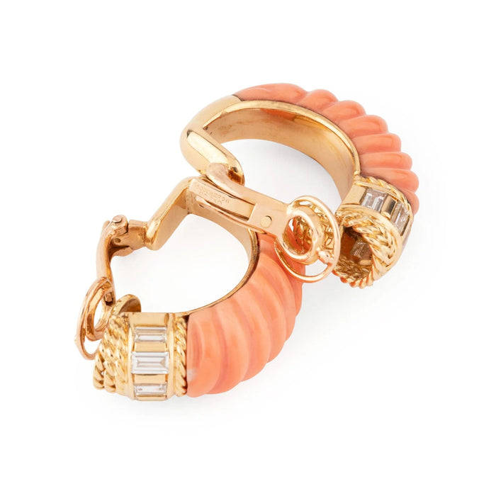 Bague Boucheron - Paire de boucles d'oreille en Corail et diamants baguette 58 Facettes 1