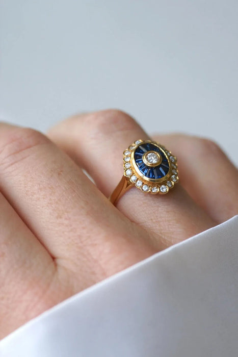 Oval Style Ring Art Deco yellow gold diamonds sapphires