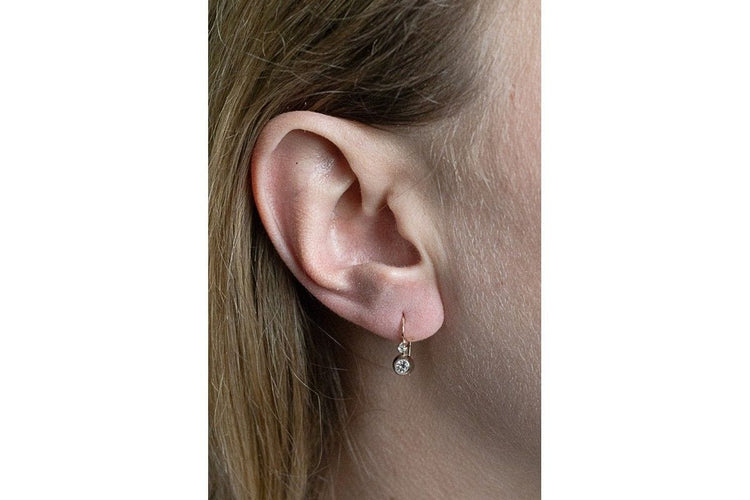 Boucles d'oreilles Boucles d'oreilles en or jaune avec diamants milieu du 20e siècle 58 Facettes 10190-4