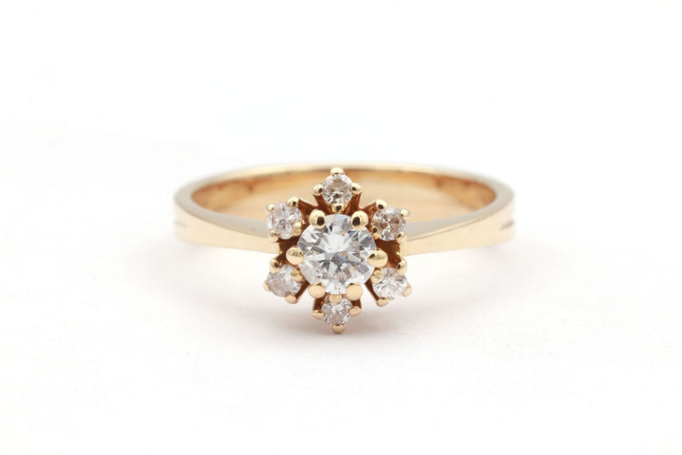 Bague 54 Bague contemporaine en or jaune sertie de diamants 58 Facettes A051