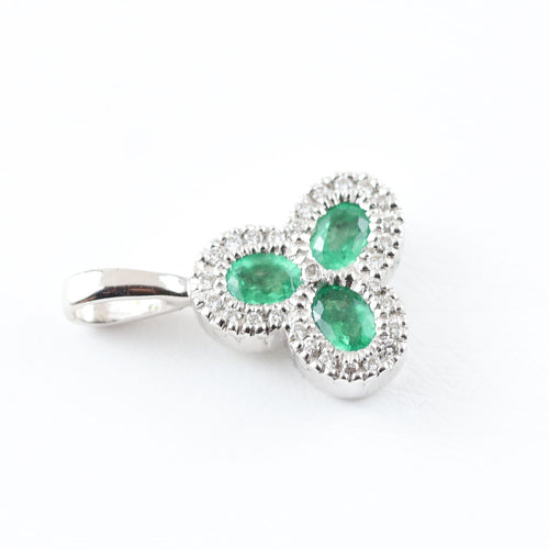 Colgante trébol en oro blanco con esmeraldas y diamantes 58 Facettes 3637