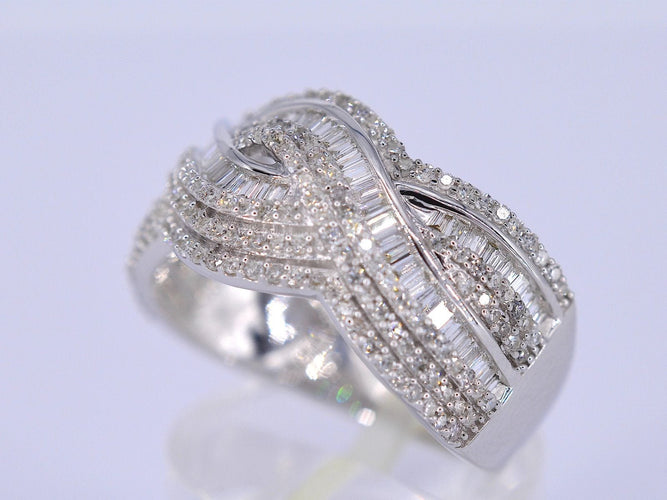 Bague 54 Bague design en or blanc avec diamants taille brillant 58 Facettes 2169