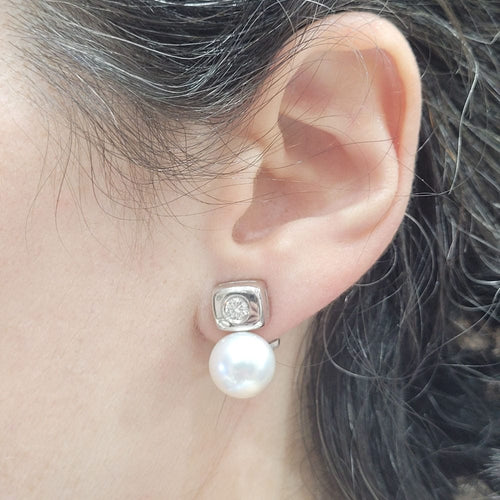 Boucles d'oreilles Boucles d'oreilles en or blanc avec perles et brillants 58 Facettes T102