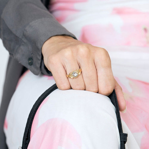 Ring i gult guld, vitt guld och diamanter