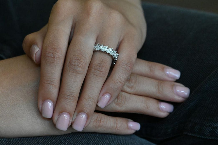 Bague 54 Bague De Fiançailles En Or Blanc Ornée De Diamants 58 Facettes