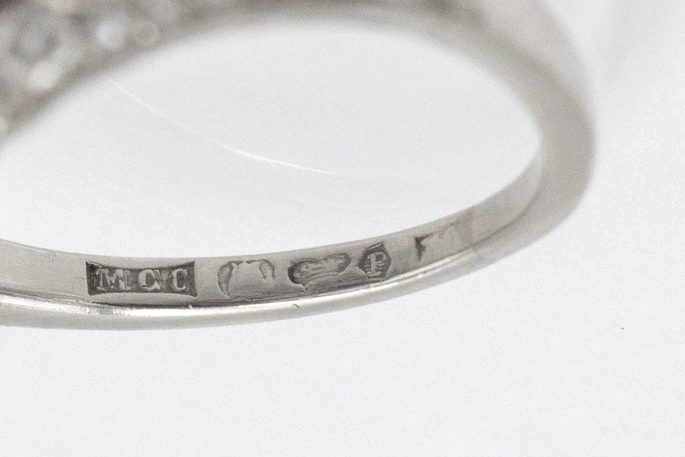 Bague 49 Bague Art Déco en platine ornée d'un saphir et de diamants impressionnants, années 1930. 58 Facettes 11300