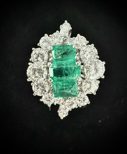 Bague 53 Bague en platine sertie de 2,50 carats d'émeraudes et 3 carats de diamants 58 Facettes