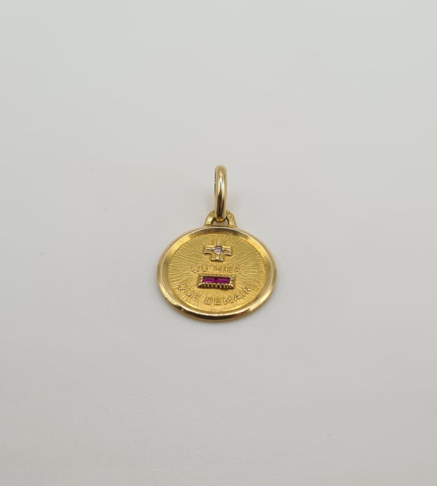 Yellow gold pendant set with a diamond and ruby