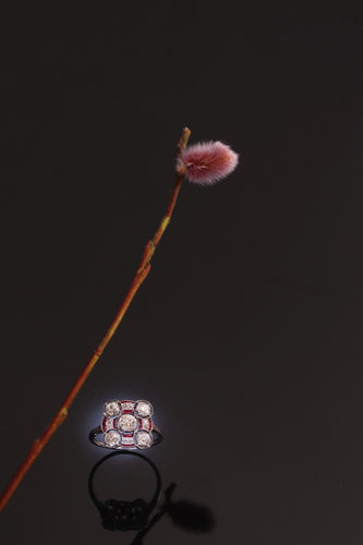 Bague 54 Bague Art déco diamant et rubis des années 1920 : un héritage romantique en platine 58 Facettes 24289-0203