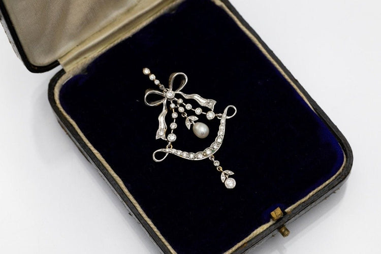 Pendentif Pendentif antique en or avec diamants et perles 58 Facettes 10231