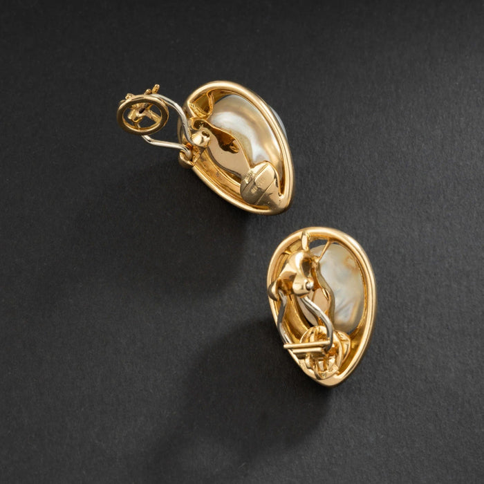 Boucles d'oreilles REPOSSI - Boucles d'oreilles gouttes en or jaune 18K ornée de perles baroque. 58 Facettes